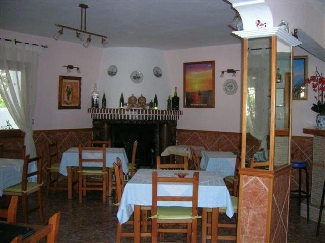 Pension Las Tres Golondrinas Es Figueral Exterior photo